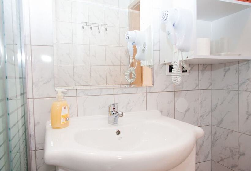 بنسيون Rooms Garden Zagreb Airport