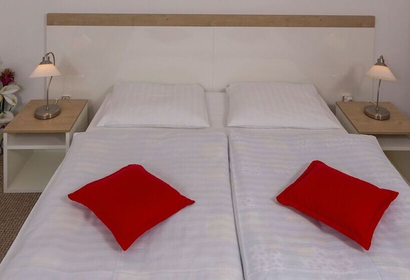 ペンション Rooms Pleška Zagreb Airport