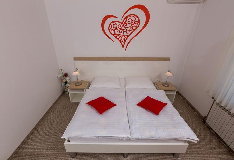 بنسيون Rooms Pleška Zagreb Airport