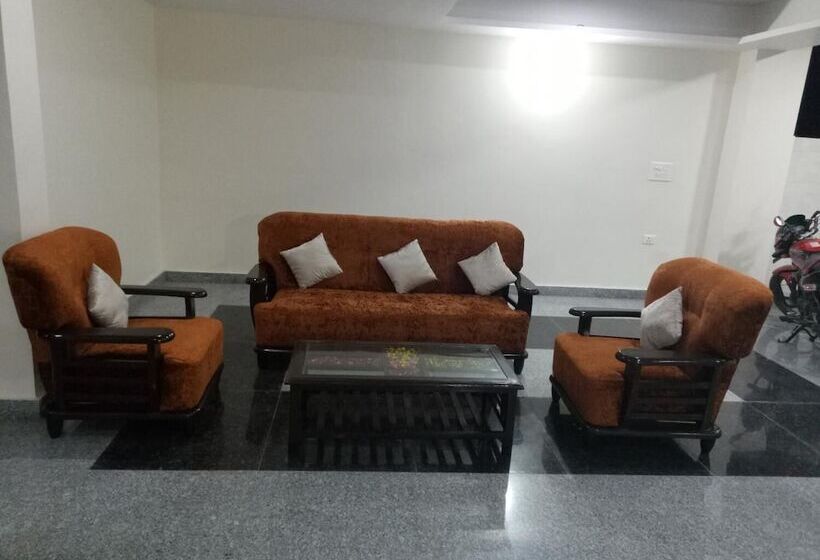 פנסיון Srm House