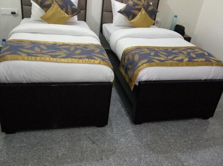 פנסיון Srm House