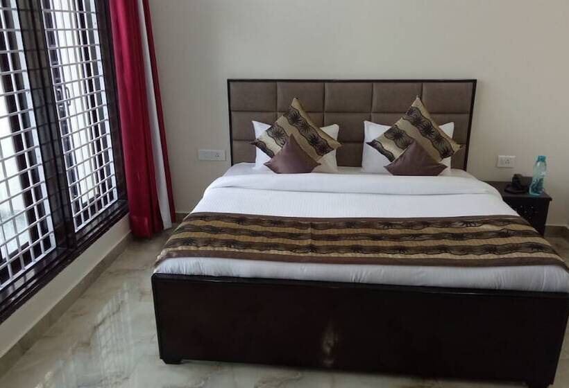 פנסיון Srm House