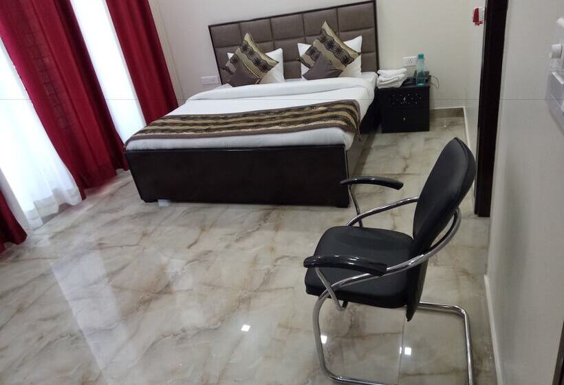 פנסיון Srm House