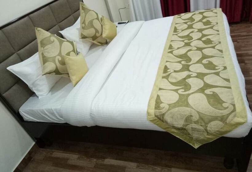 פנסיון Srm House