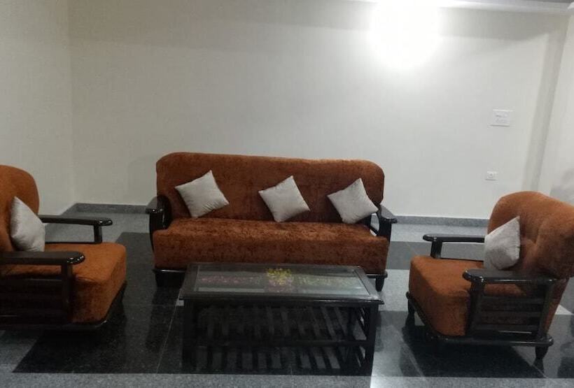 פנסיון Srm House