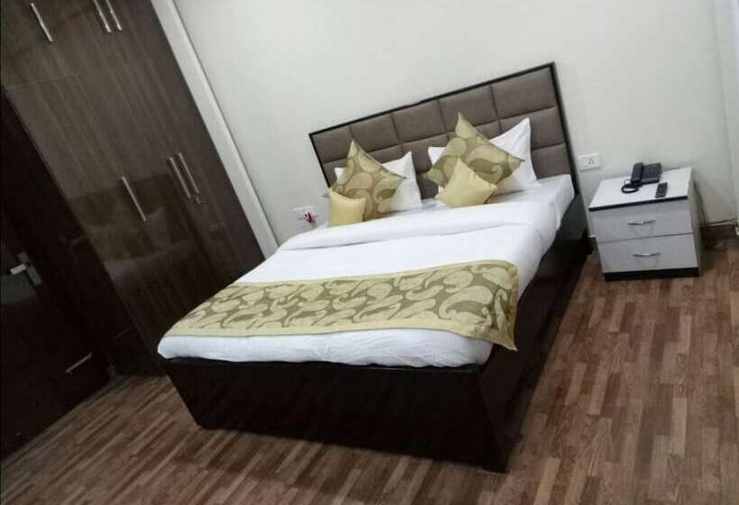 פנסיון Srm House