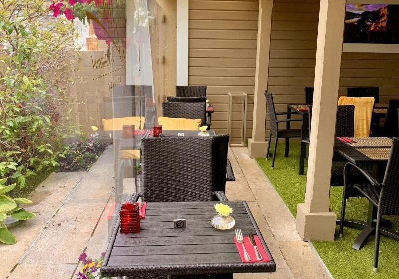 Пансион The Horse & Hound