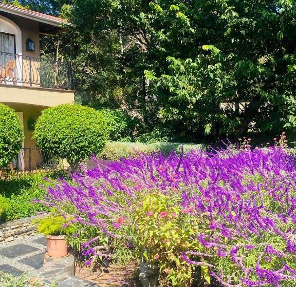 פנסיון Valley Villa