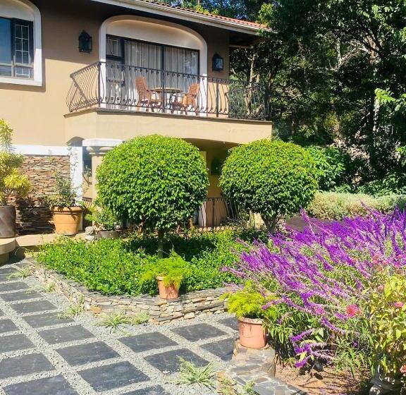 פנסיון Valley Villa