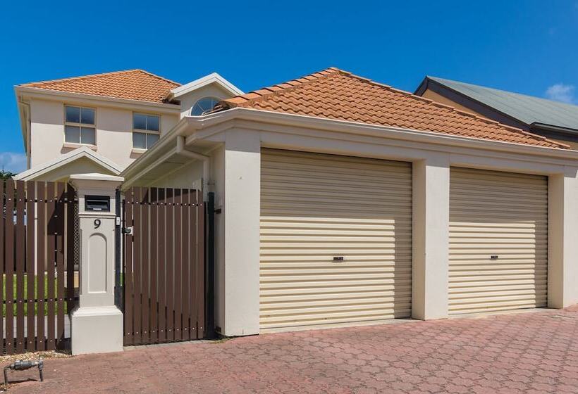 Port Adelaide Harbourside Home