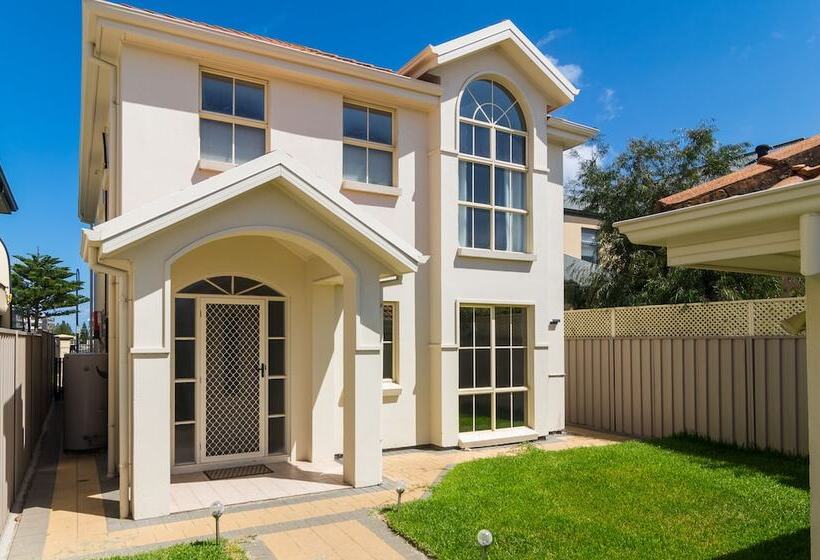Port Adelaide Harbourside Home