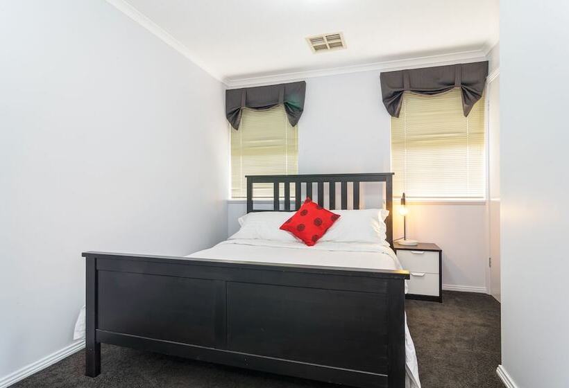 Port Adelaide Harbourside Home