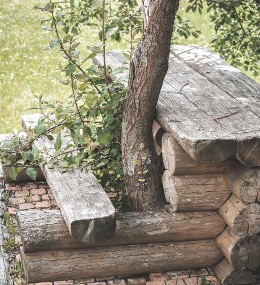 Sfendamos Wood Village