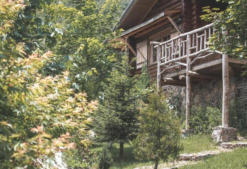 Sfendamos Wood Village