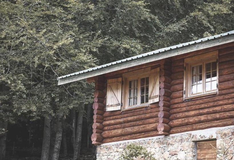 Sfendamos Wood Village