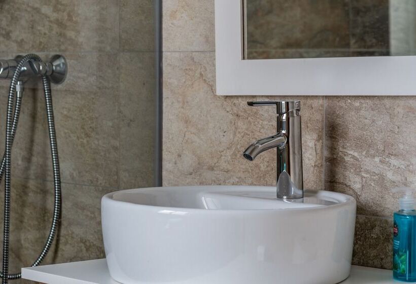 Yellow Pearl Apartments