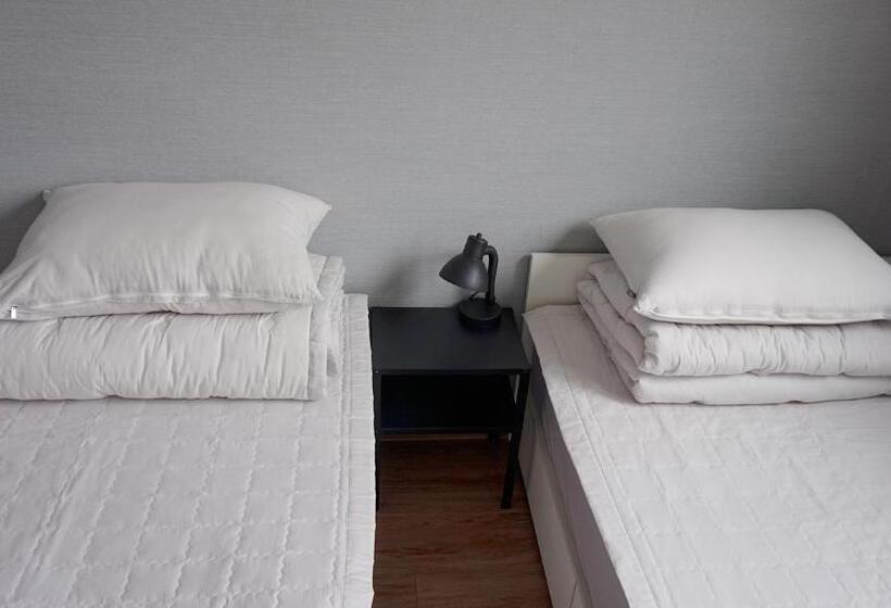 הוסטל Sh Guesthouse