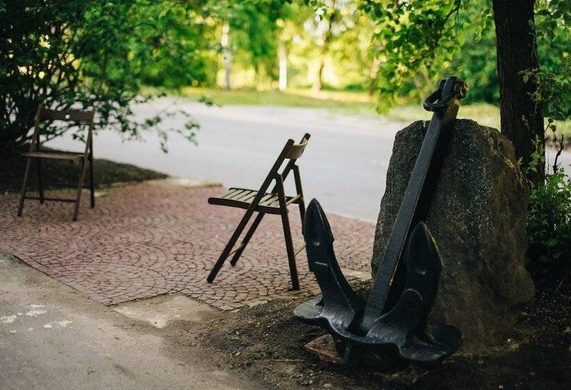 Anchor Park Capsule Hostel