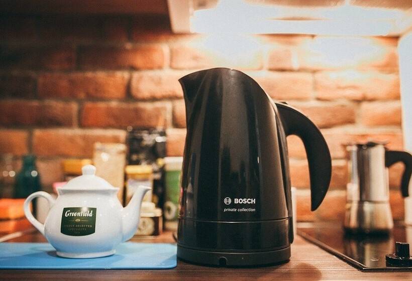 Anchor Park Capsule Hostel