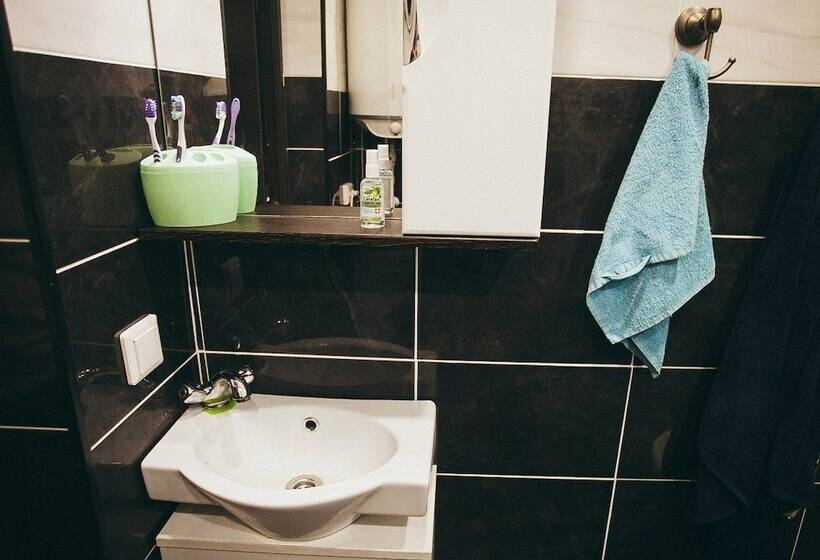 Anchor Park Capsule Hostel