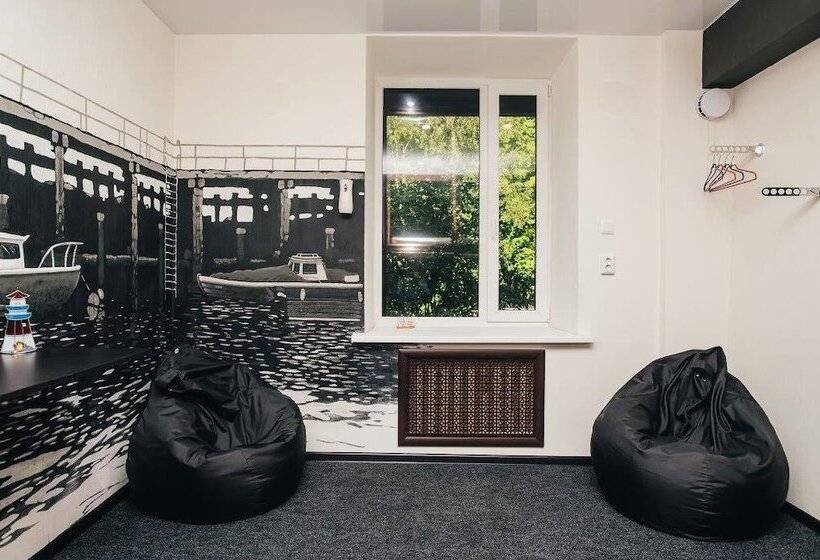 Anchor Park Capsule Hostel