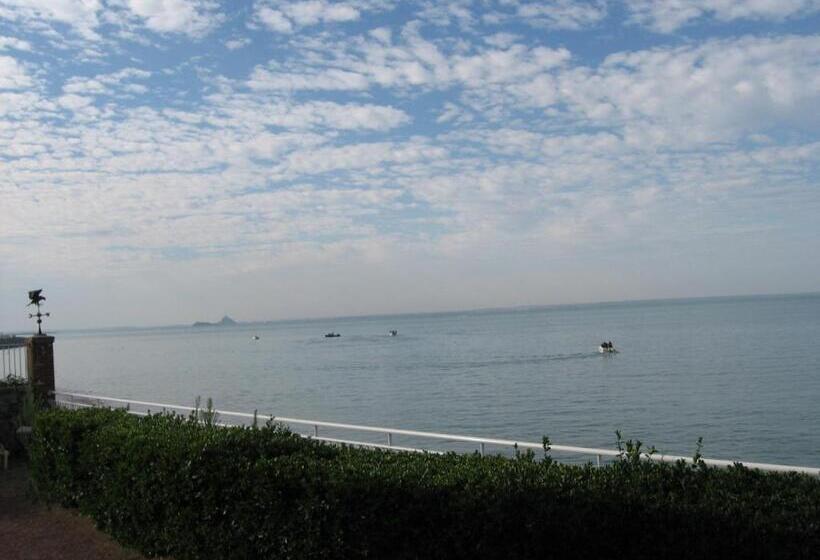 مبيت وإفطار A L'abri Des Vents