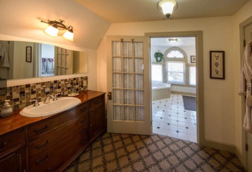 مبيت وإفطار Mcconnell Inn