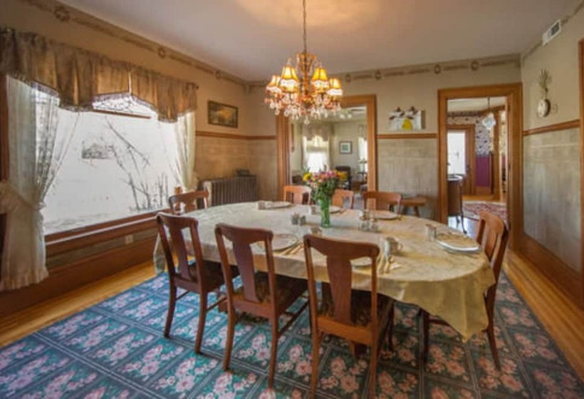 مبيت وإفطار Mcconnell Inn