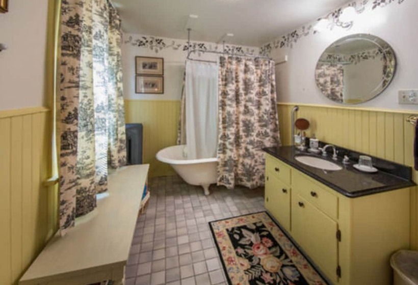 مبيت وإفطار Mcconnell Inn