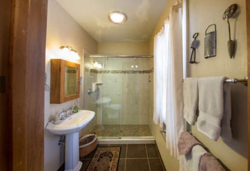 مبيت وإفطار Mcconnell Inn