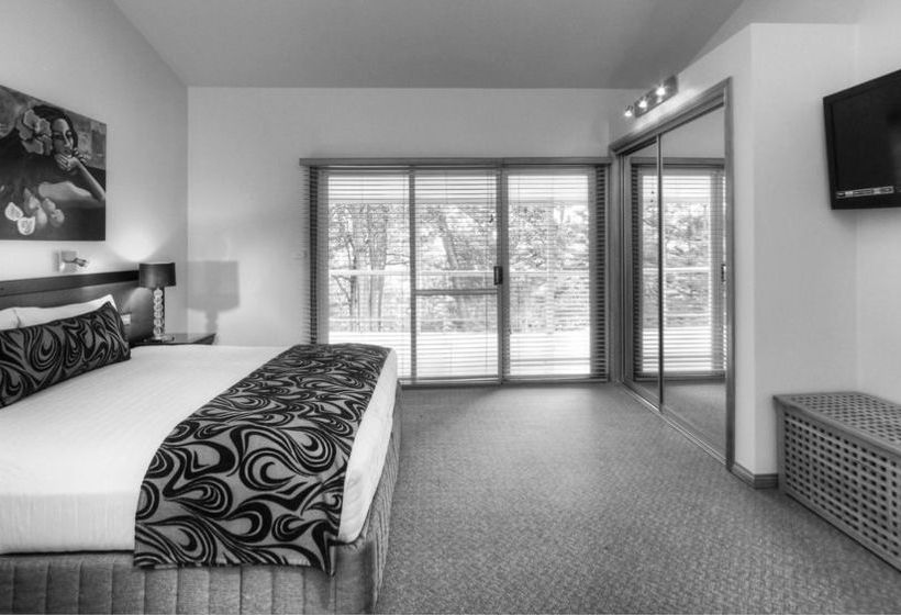 Forrester Court Clifftop Cottages