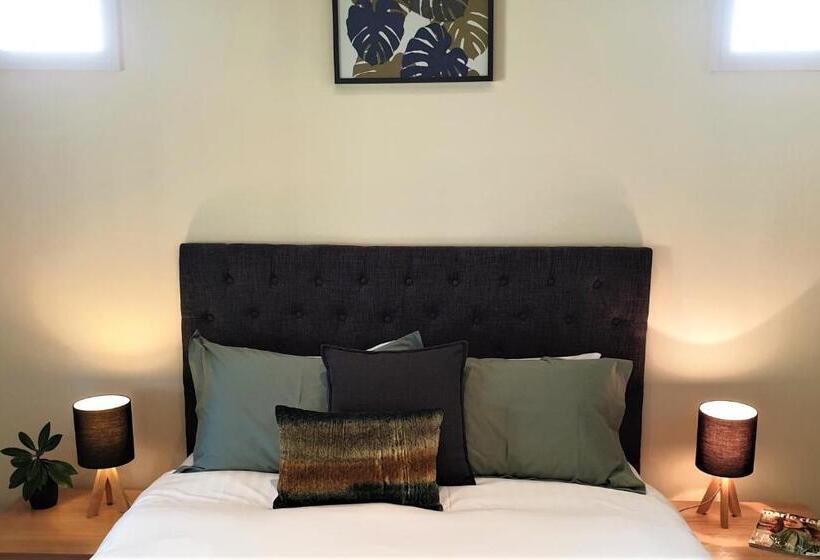 Healesville House   Magnolia House