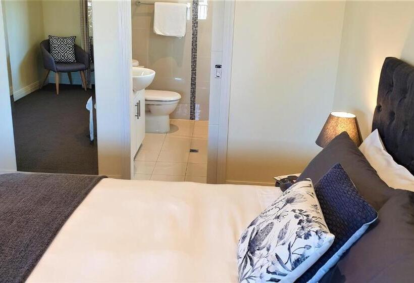 Healesville House   Magnolia House