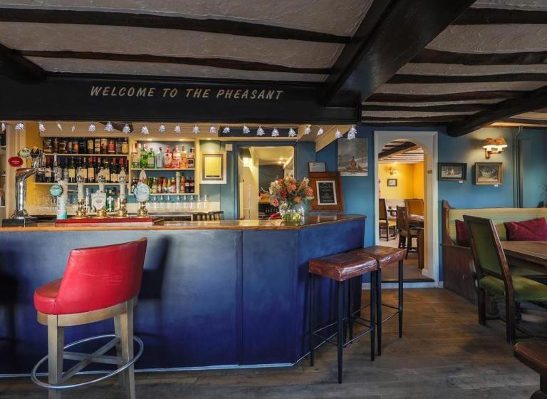 簡易ホテル The Pheasant Pub At Gestingthorpe Stylish Boutique Rooms In The Coach House