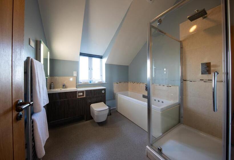 簡易ホテル The Pheasant Pub At Gestingthorpe Stylish Boutique Rooms In The Coach House