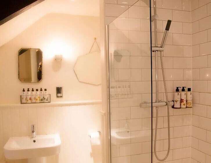 فندق فئة نجمة واحدة The White Hart