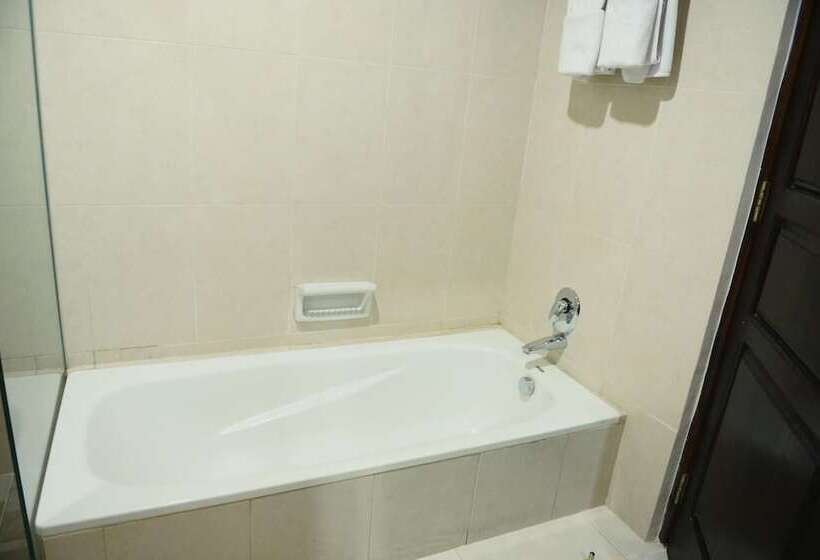 酒店 88 Diponegorojember By Wh