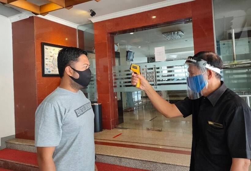 酒店 88 Diponegorojember By Wh