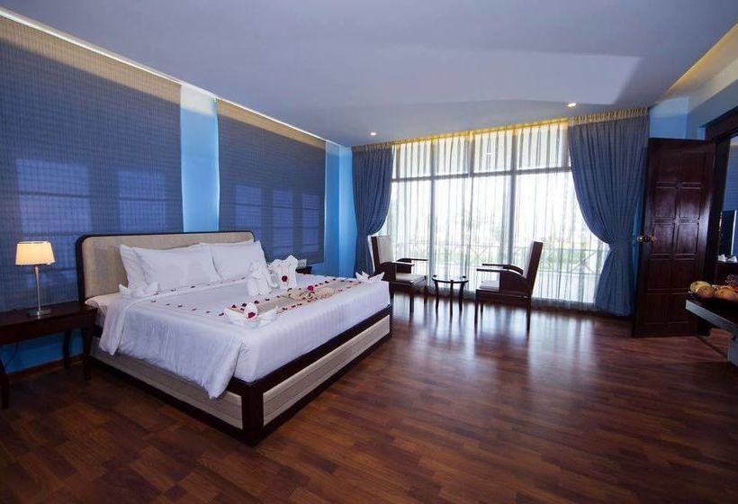 Отель Azura Beach Resort