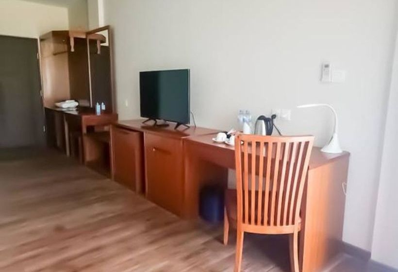 Отель Azura Beach Resort