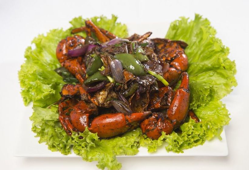 Отель Azura Beach Resort