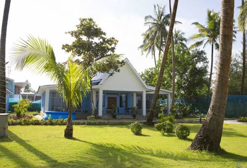 Отель Azura Beach Resort