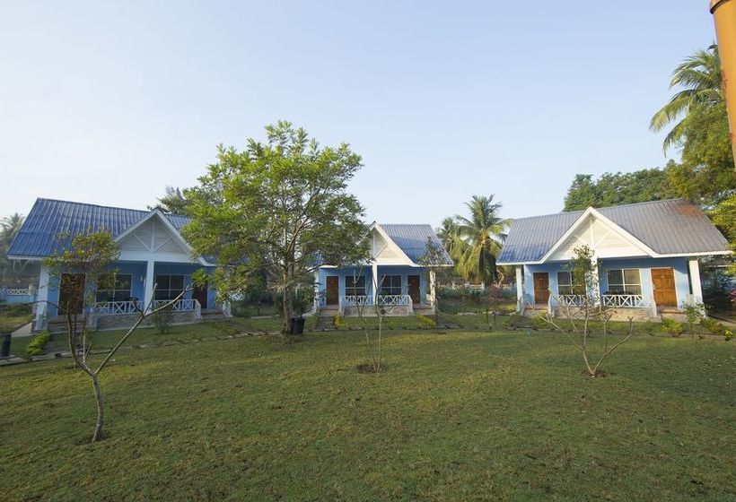 Отель Azura Beach Resort