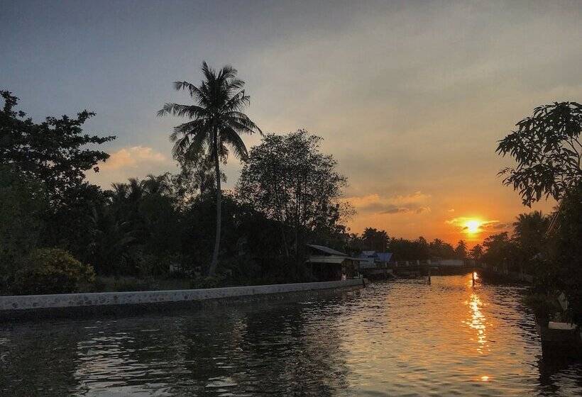 فندق Baan Suan Amphawa