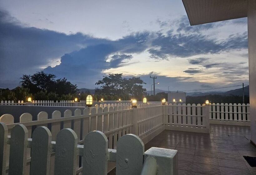 בית מלון כפרי Charming Home Resort