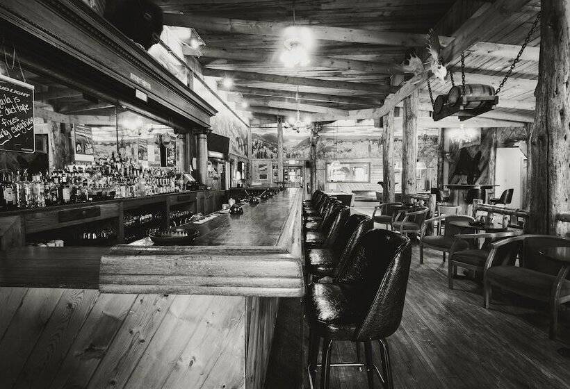 Отель Colter's Lodge