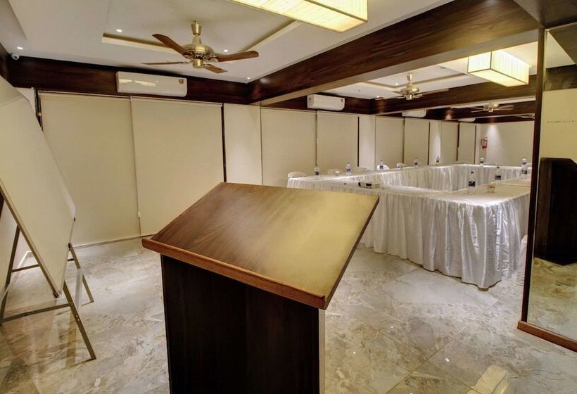 酒店 De Grand Riviera