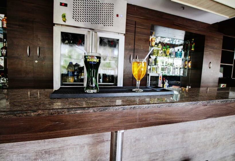 酒店 De Grand Riviera