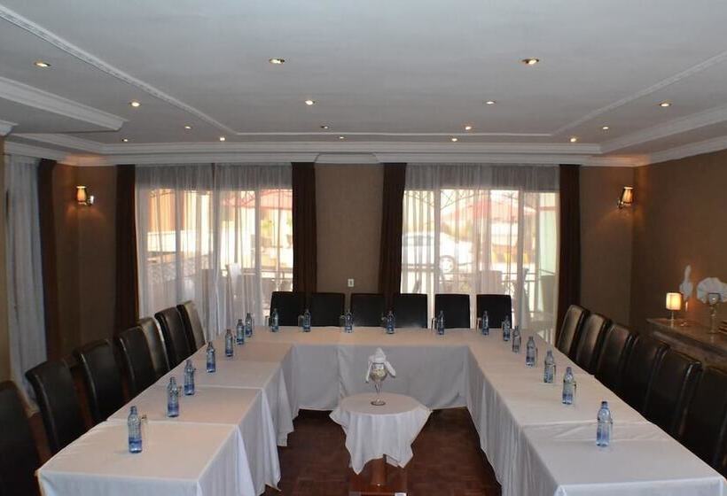 فندق Fasil International