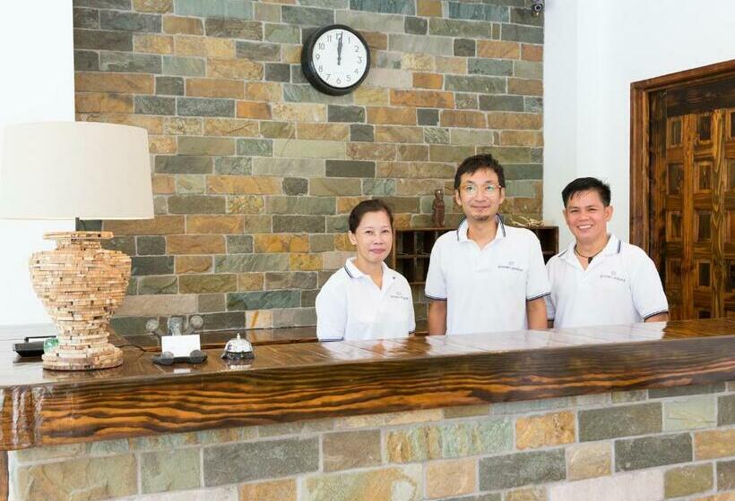 هتل Garden Palace Downtown Koror